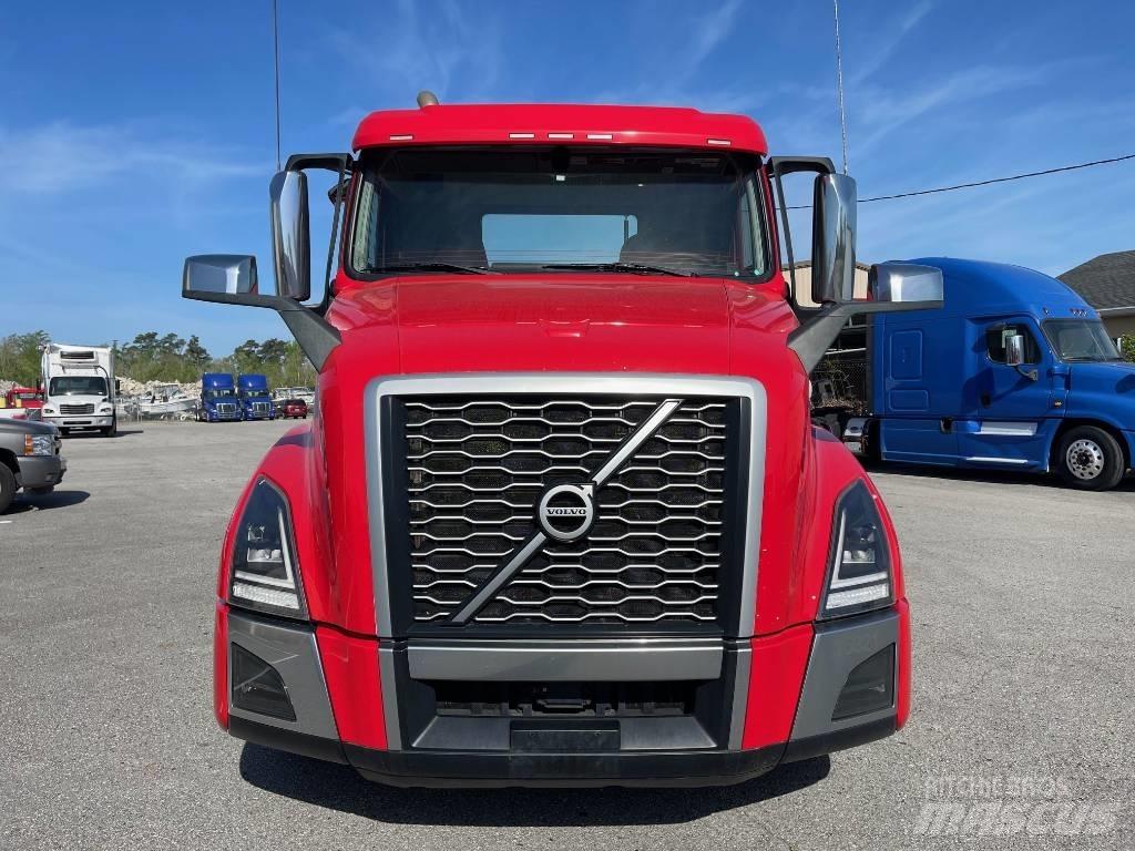 Volvo VNL64T300 Vetopöytäautot