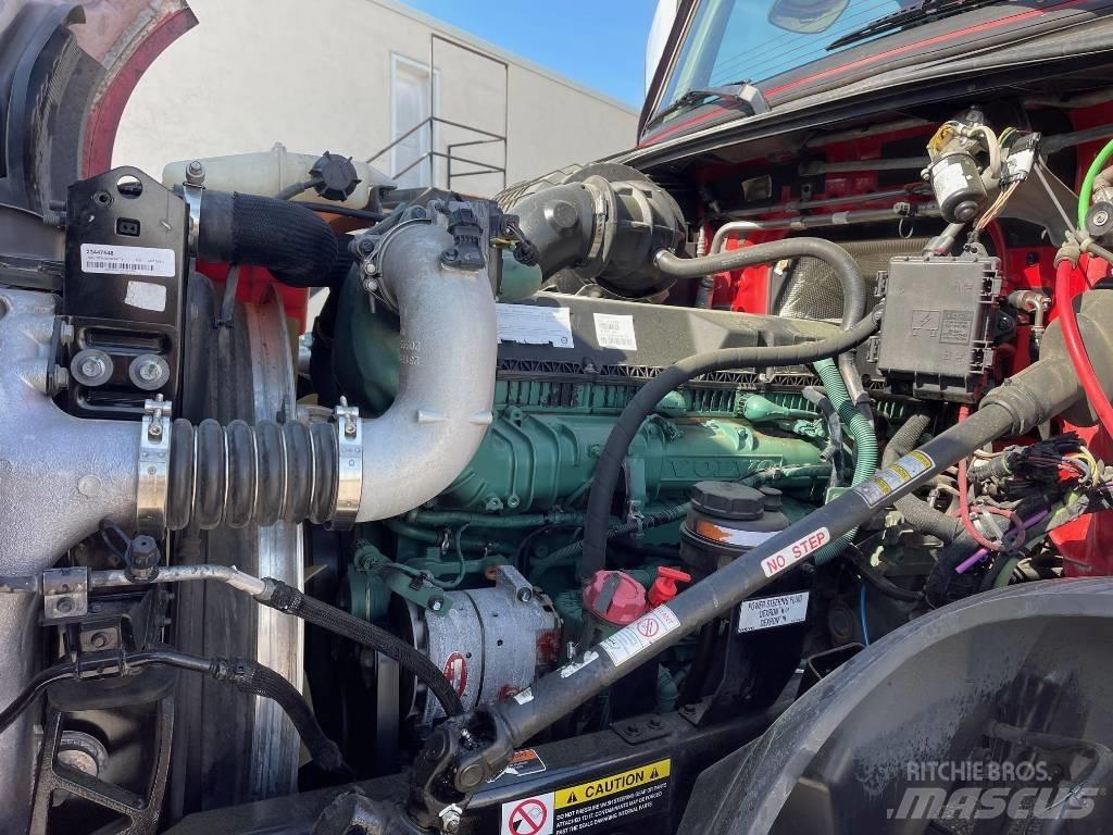 Volvo VNL64T300 Vetopöytäautot
