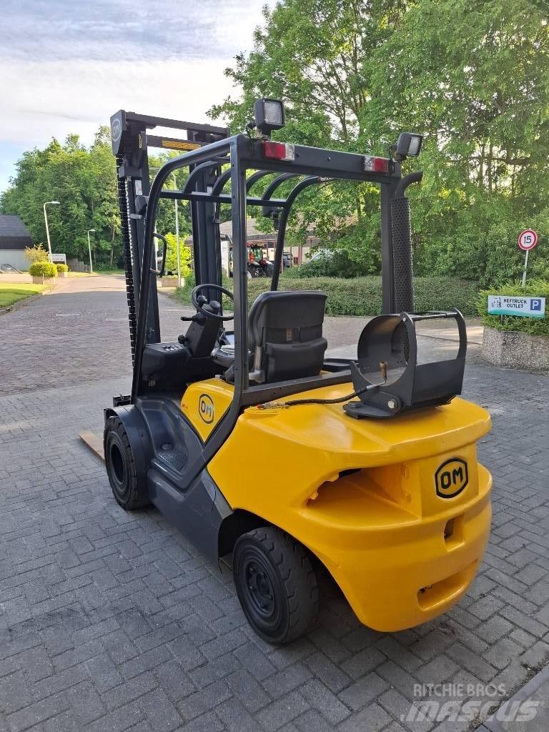 OM XG30 Heftruck Nestekaasutrukit