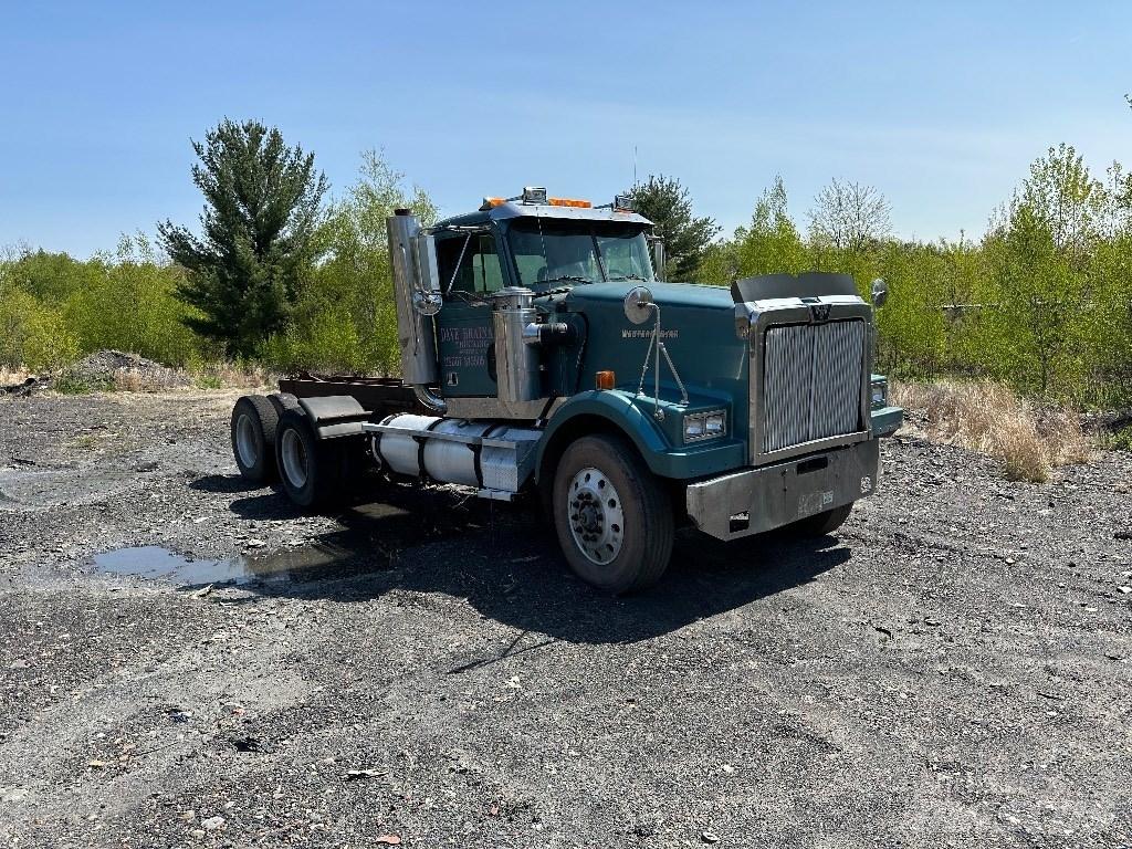 Western Star 4964FX Vetopöytäautot