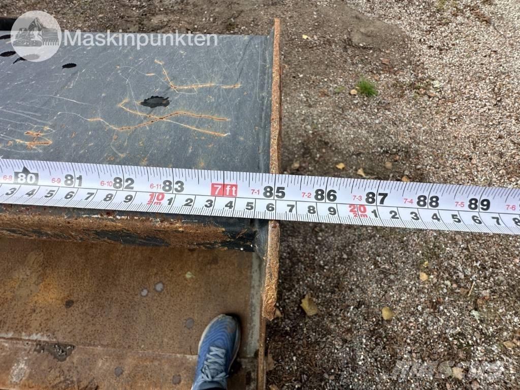 Komatsu WA 70 M-8 Pyöräkuormaajat