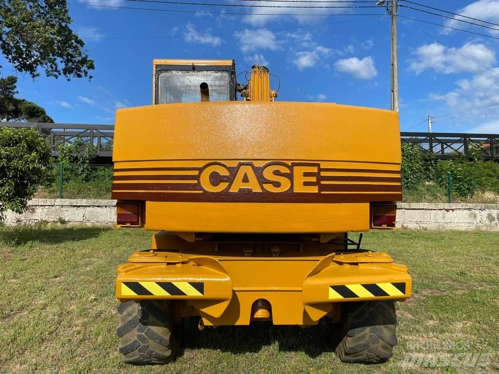 CASE 688 B Pyöräkaivukoneet