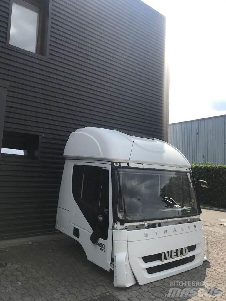 Iveco Stralis AT Ohjaamot ja sisustat