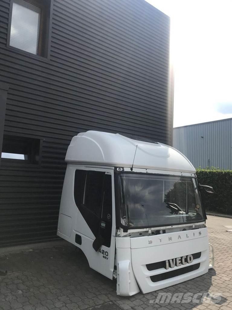 Iveco Stralis AT Ohjaamot ja sisustat