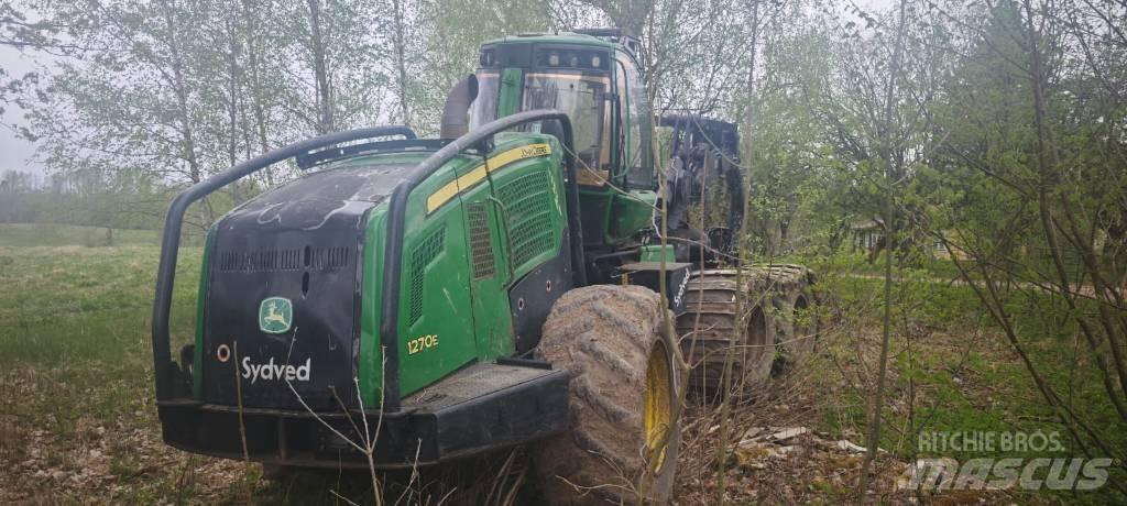 John Deere 1270 E Harvesterit