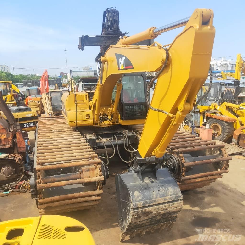 CAT 320C Amfibio-kaivinkoneet