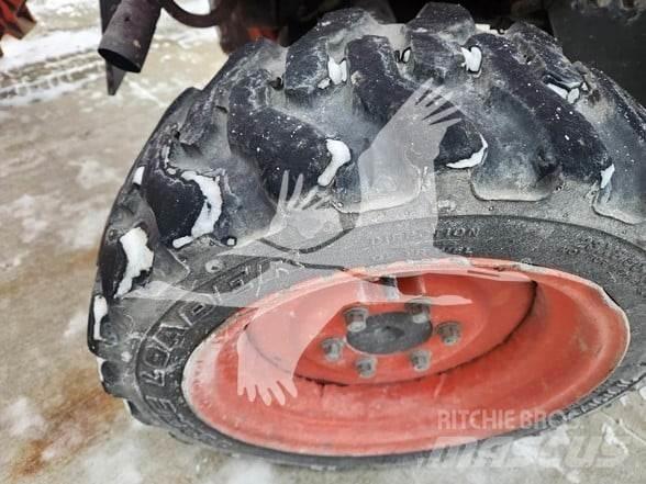 Kubota B26 Kaivurikuormaajat