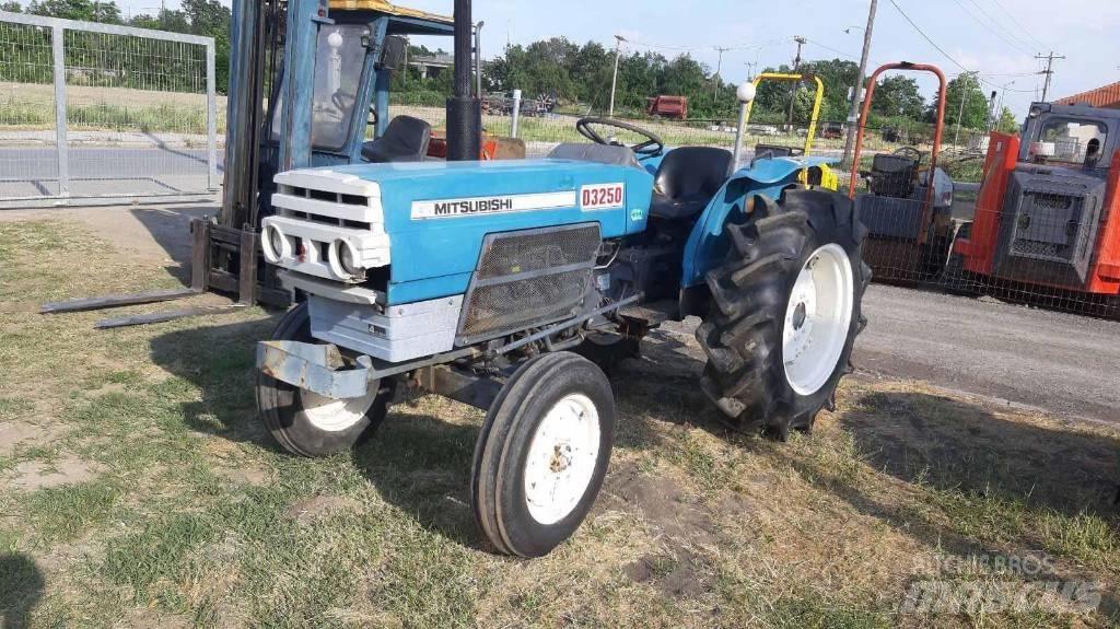 Mitsubishi 3250 Traktorit