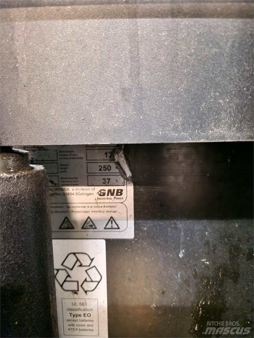 Toyota SPE120L Käyden ajettavat pinoamistrukit
