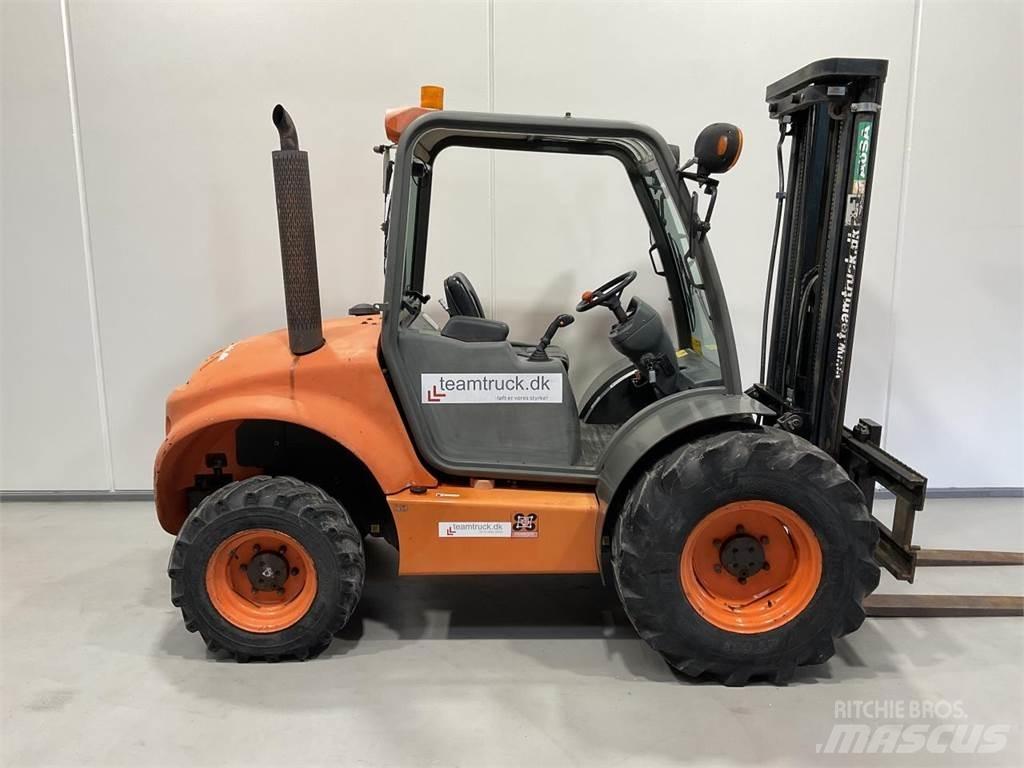 Ausa C250HX4 Maastotrukit
