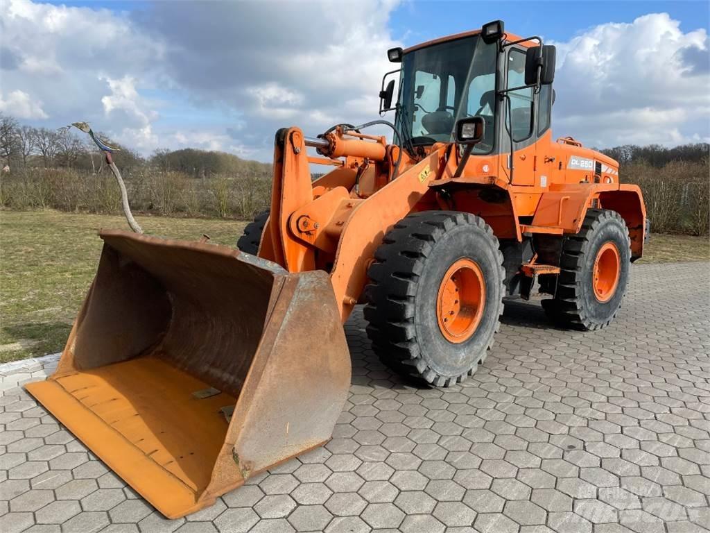 Doosan DL250 Pyöräkuormaajat