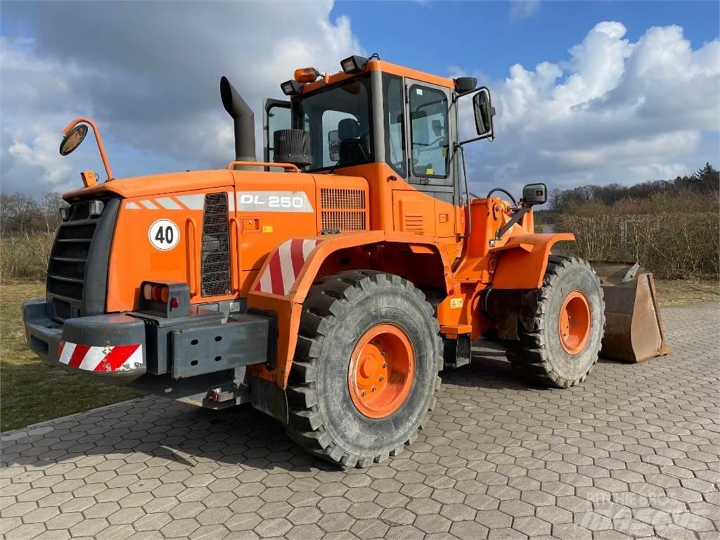 Doosan DL250 Pyöräkuormaajat