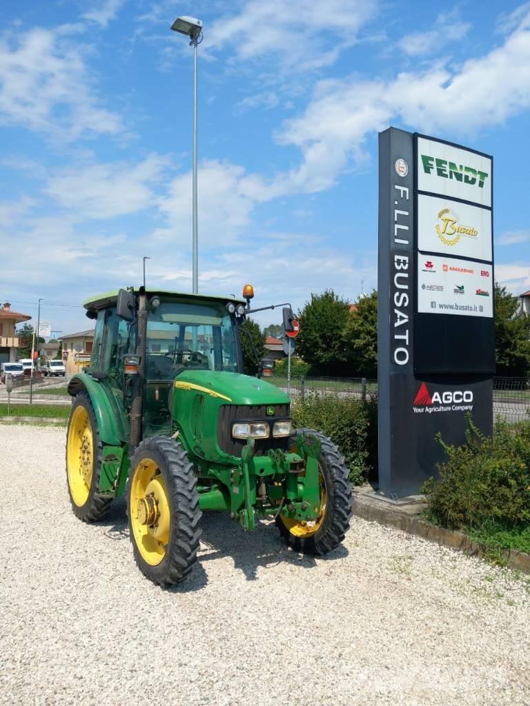 John Deere 5820 Traktorit