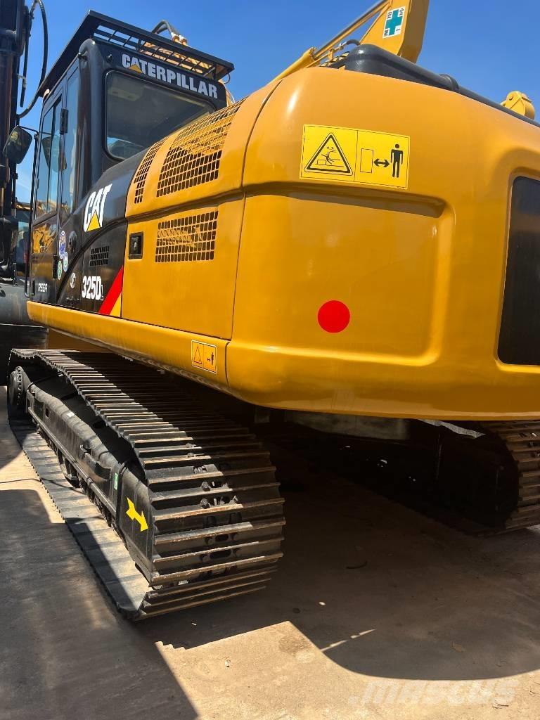 CAT 325D Telakaivukoneet