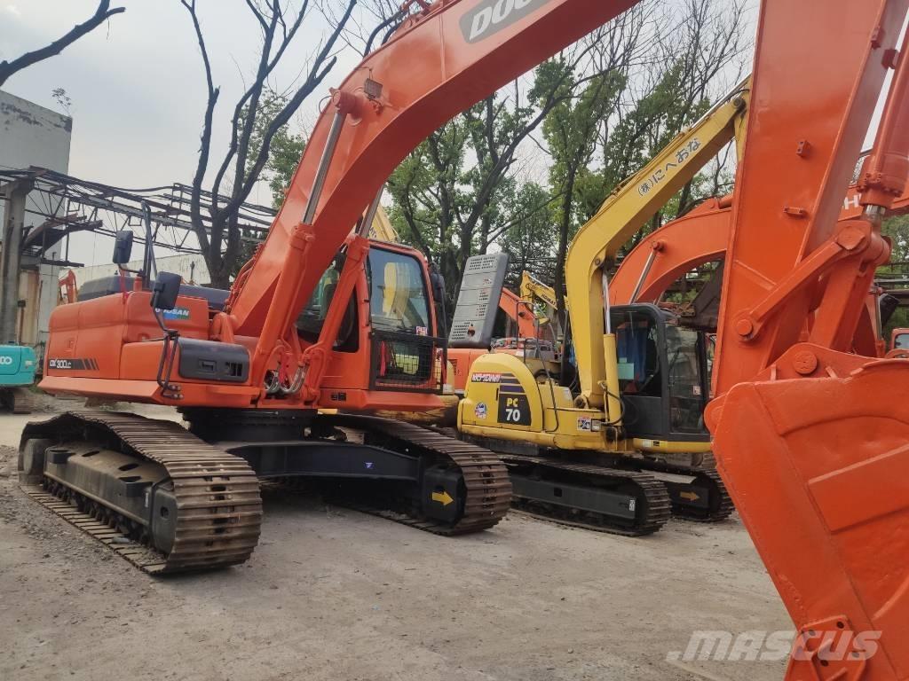 Doosan DX 300 Telakaivukoneet