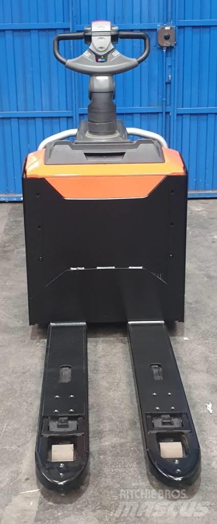 BT LPE 200 Lavansiirtotrukit ajotasolla