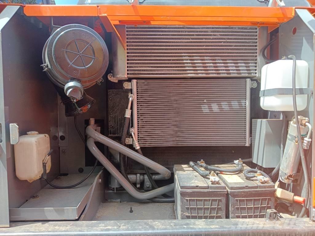 Hitachi ZX130LC Telakaivukoneet
