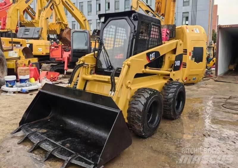 CAT 246 D Liukuohjatut kuormaajat