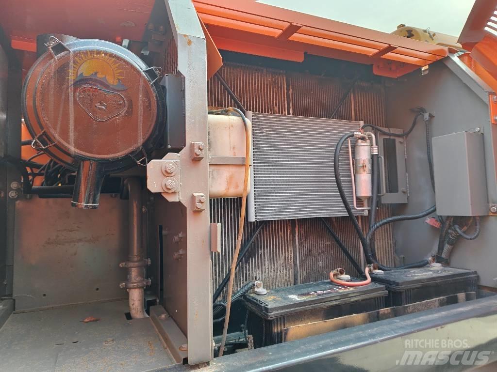 Hitachi ZX 210 Telakaivukoneet