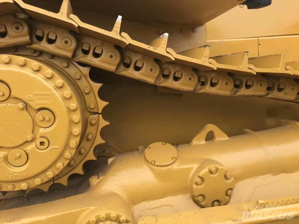 CAT D8R Telaketjupuskutraktorit