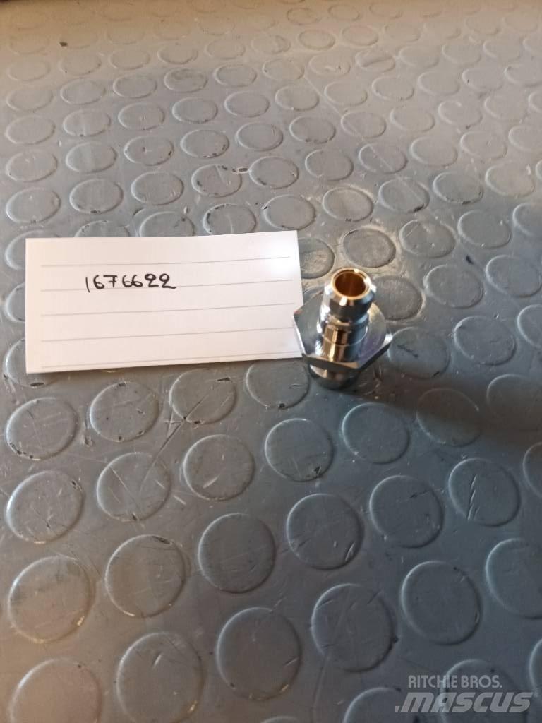 Volvo NIPPLE 1676622 Muut