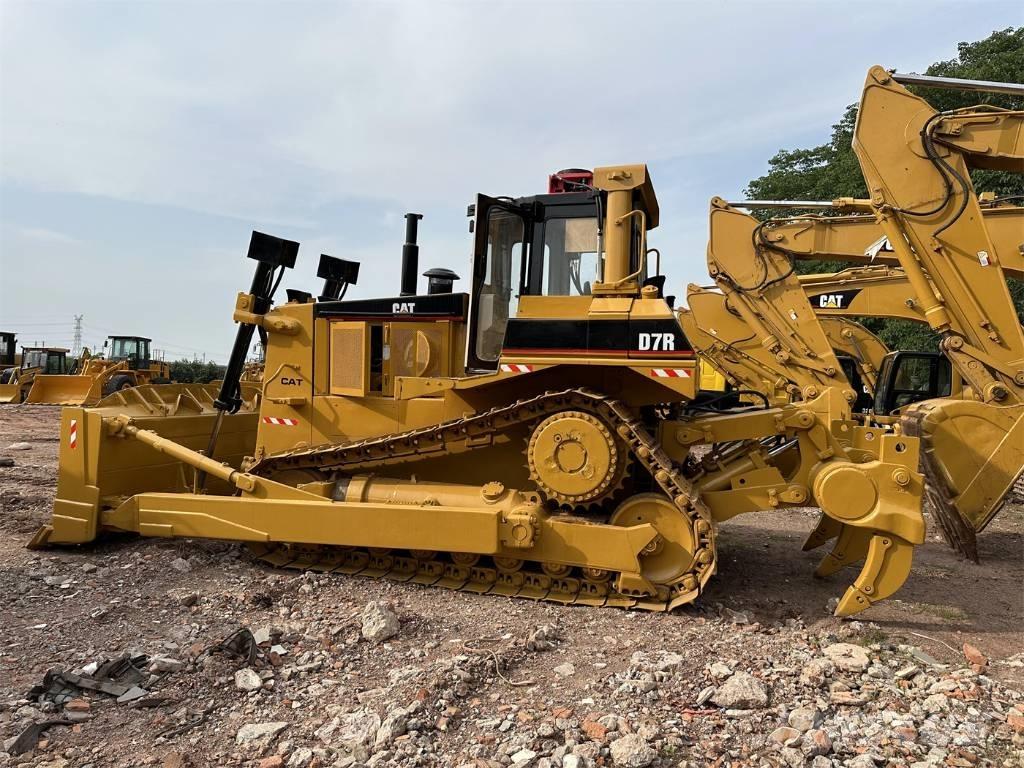 CAT D7R Telaketjupuskutraktorit