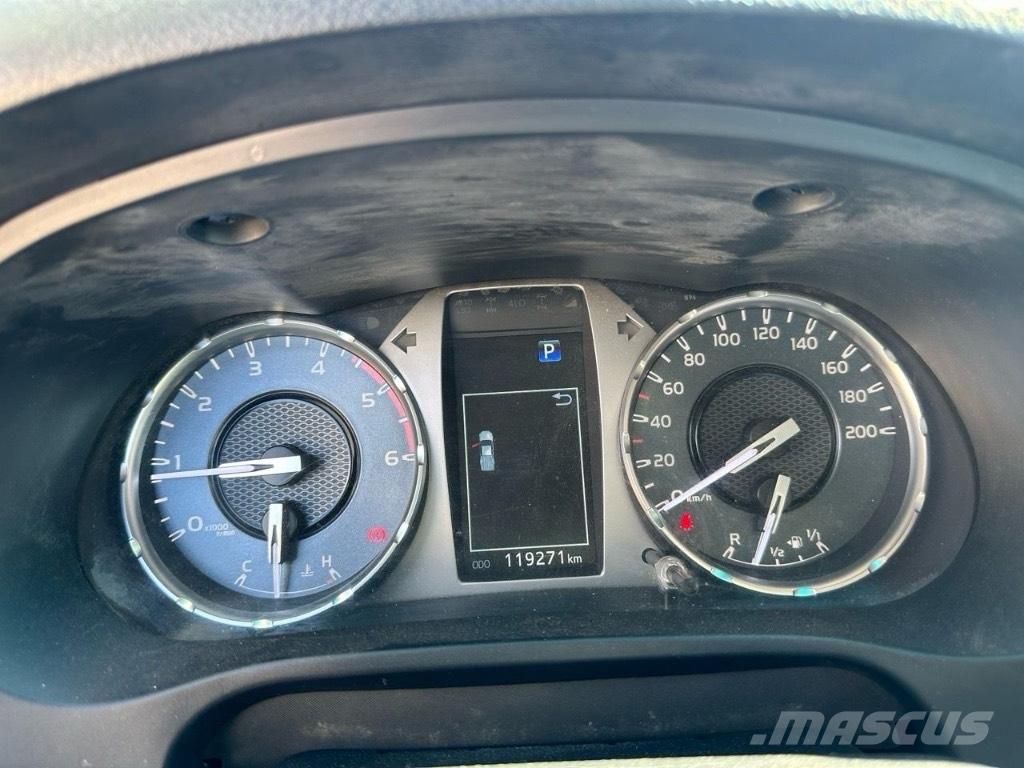 Toyota Hilux Henkilöautot