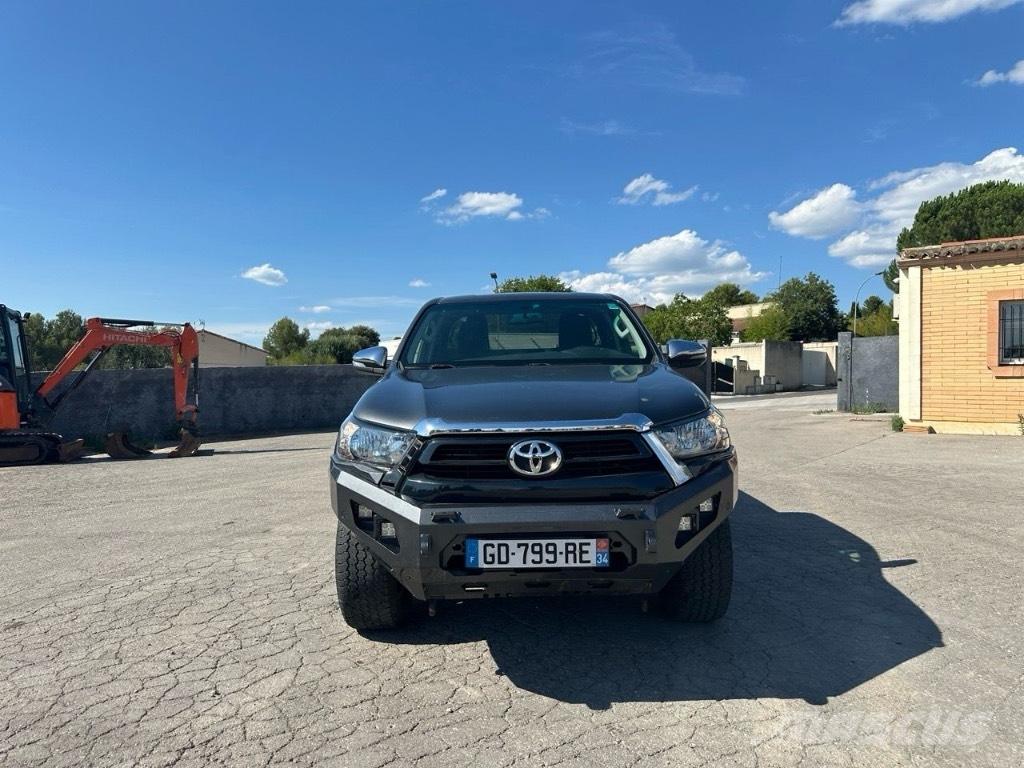 Toyota Hilux Henkilöautot