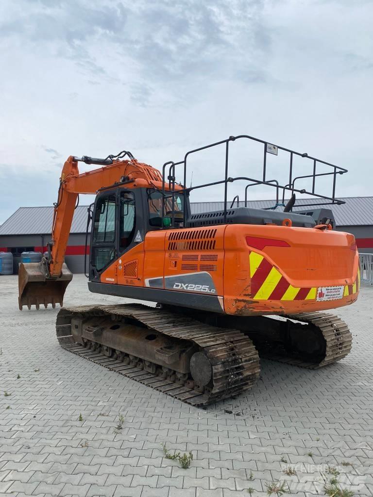 Doosan DX 225 LC Telakaivukoneet