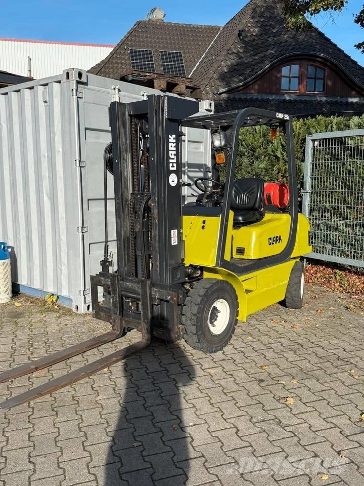 Clark CMP 25 L Nestekaasutrukit