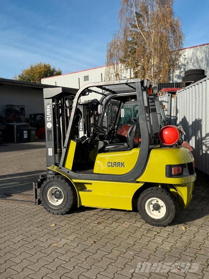 Clark CMP 25 L Nestekaasutrukit