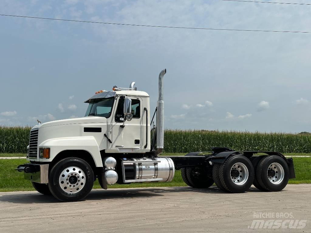Mack Pinnacle 64ft Vetopöytäautot