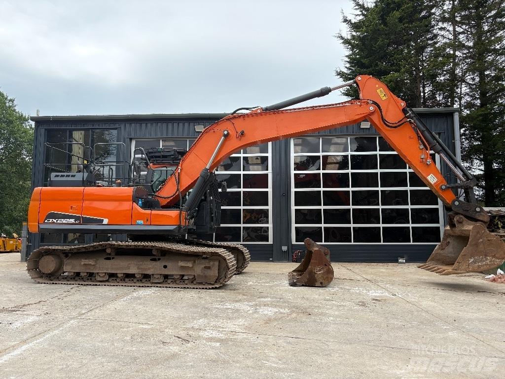 Doosan DX 225 LC-5 Telakaivukoneet