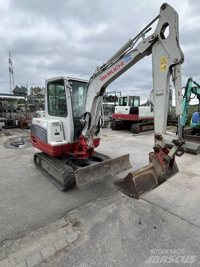 Takeuchi TB 228 Minikaivukoneet < 7t