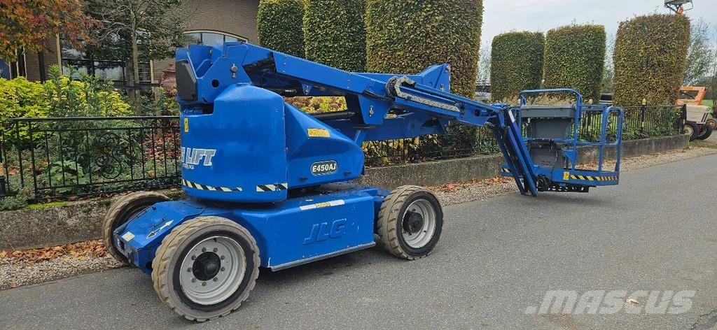 JLG E450aj Kuukulkijat