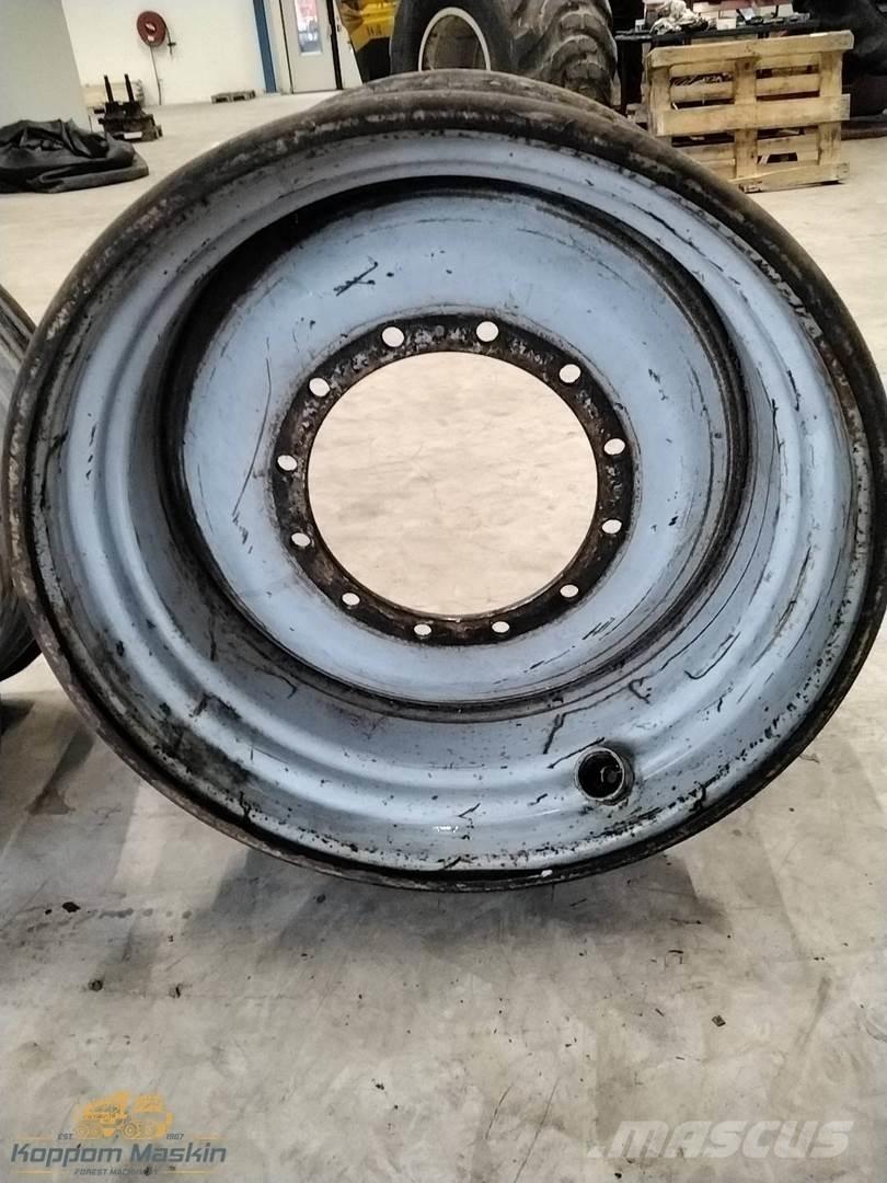 Valmet 901 20x34 Renkaat ja vanteet