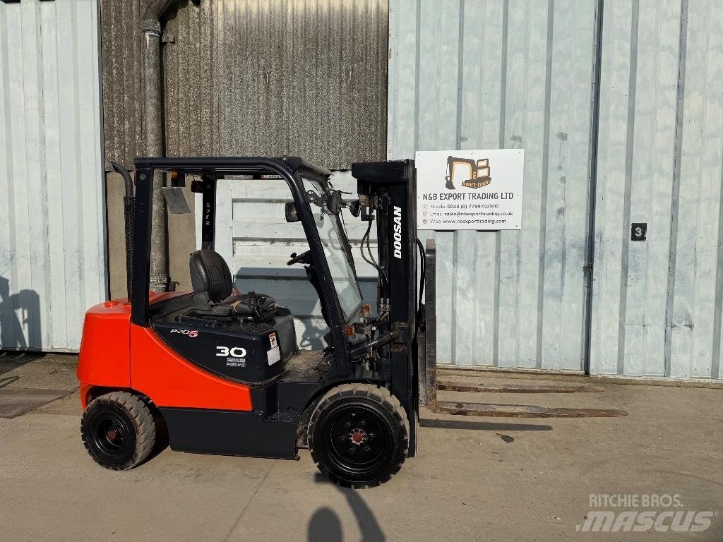 Doosan D 30 Dieseltrukit