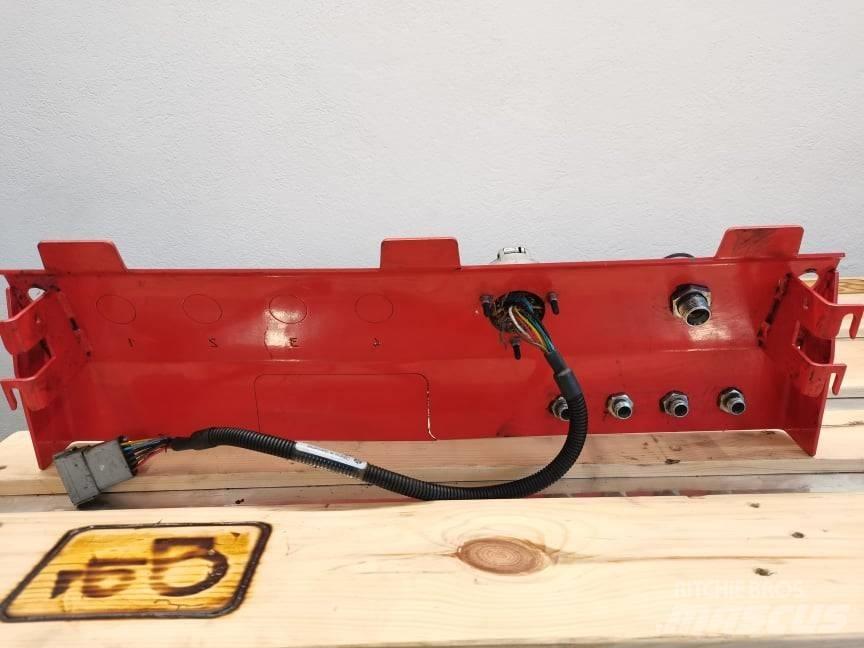 Manitou MLT shield Ohjaamo ja sisusta