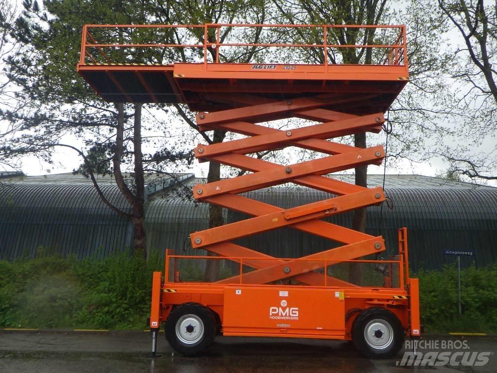 JLG 210-25 Saksilavat