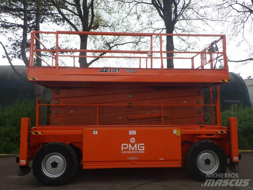 JLG 210-25 Saksilavat