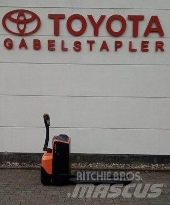 Toyota LWE 200 Lavansiirtotrukit