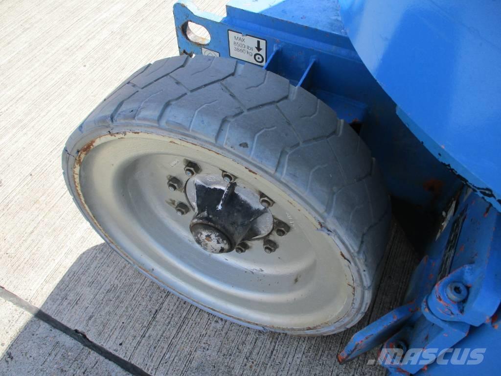 JLG E 300 AJP (180) Teleskooppipuominostimet