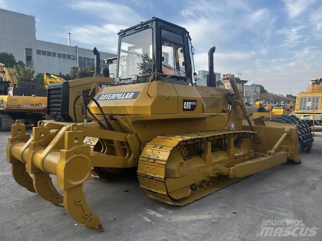 CAT D7G Telaketjupuskutraktorit