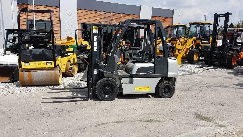 Nissan U1D2A25LQ Nestekaasutrukit