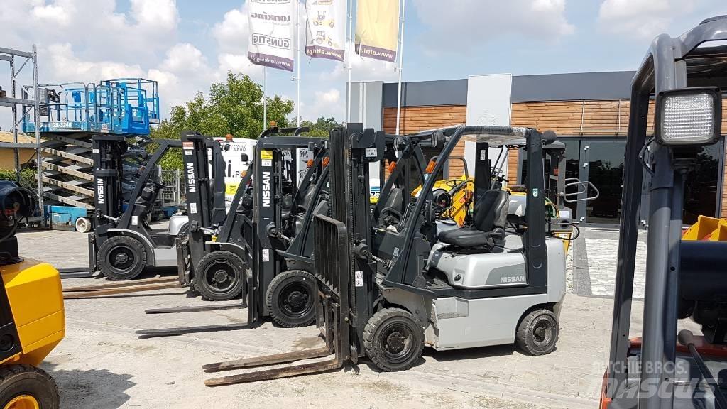 Nissan U1D2A25LQ Nestekaasutrukit
