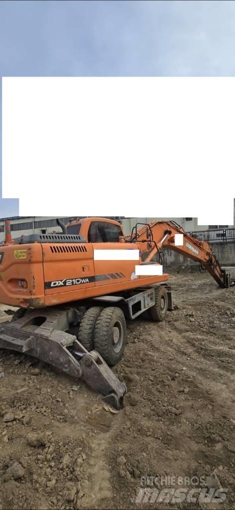 Doosan DX 210 W Pyöräkaivukoneet