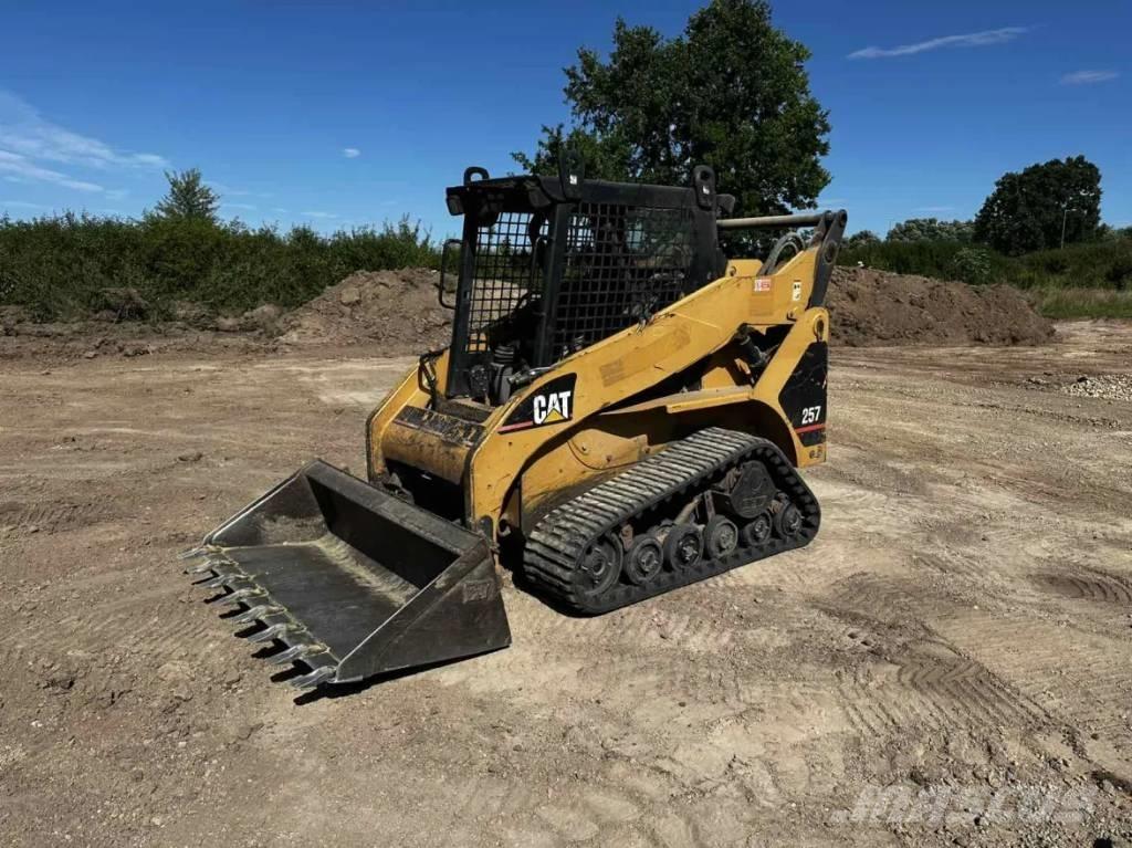 CAT 257 Telakuormaajat