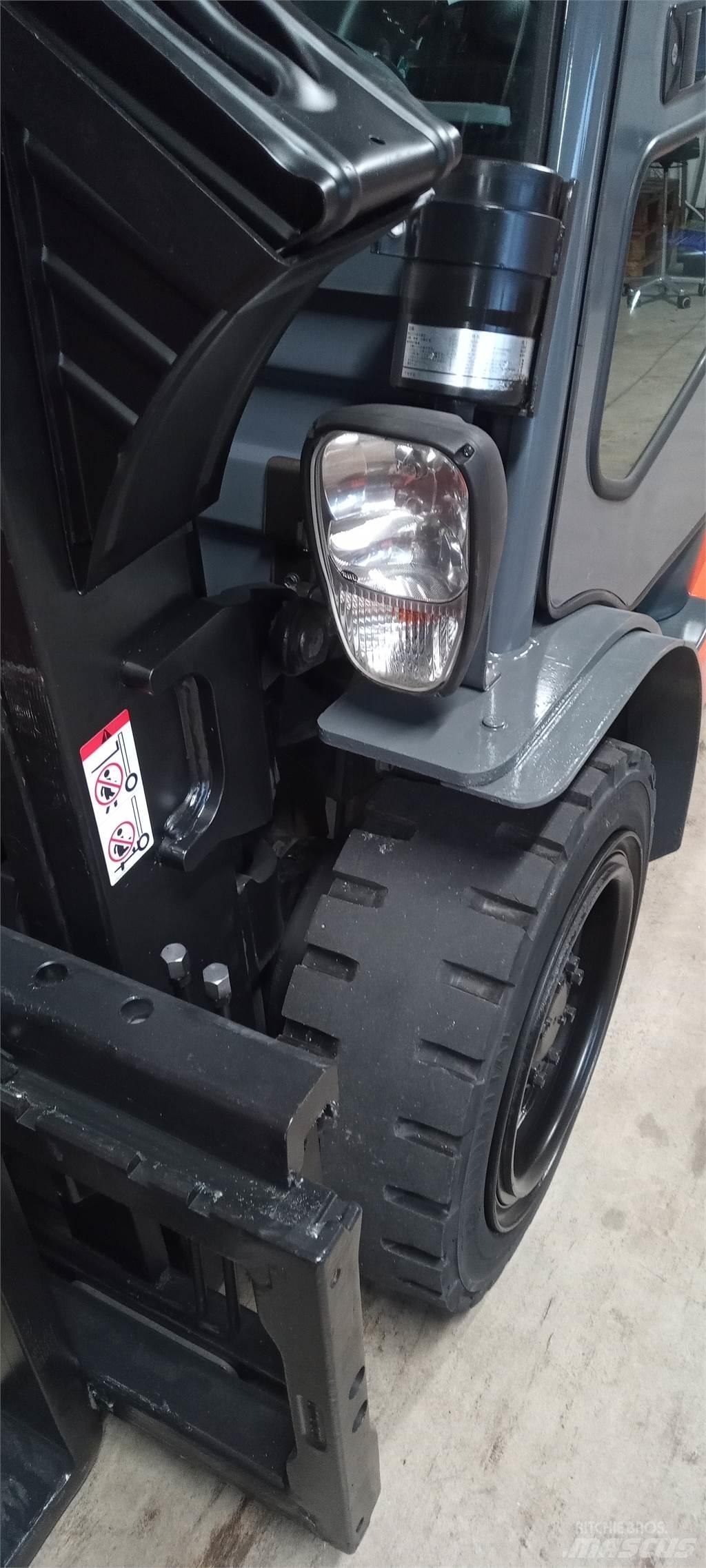 Toyota 02-8FGF30 Nestekaasutrukit