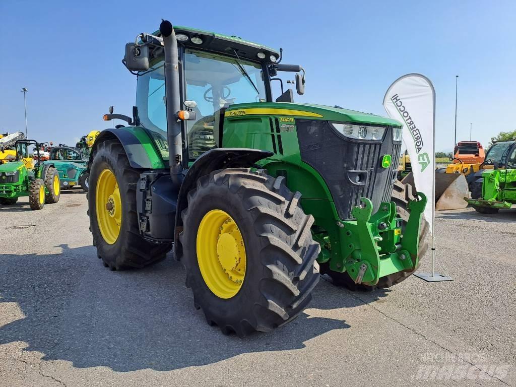 John Deere 7230 R Traktorit