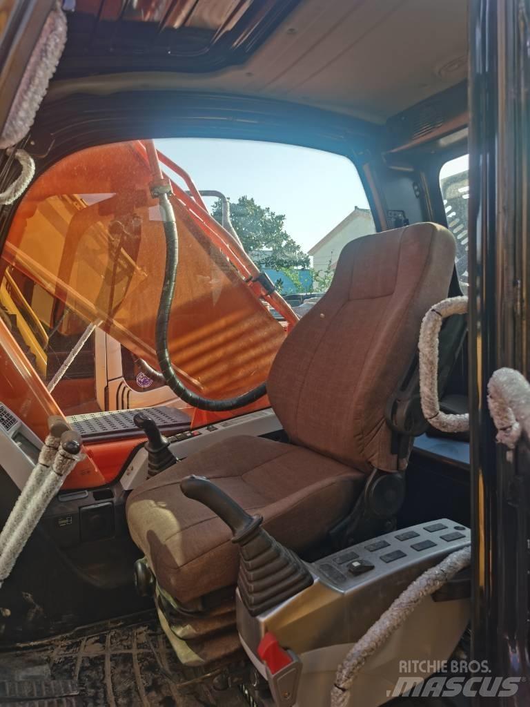 Doosan DX 225 LC Telakaivukoneet